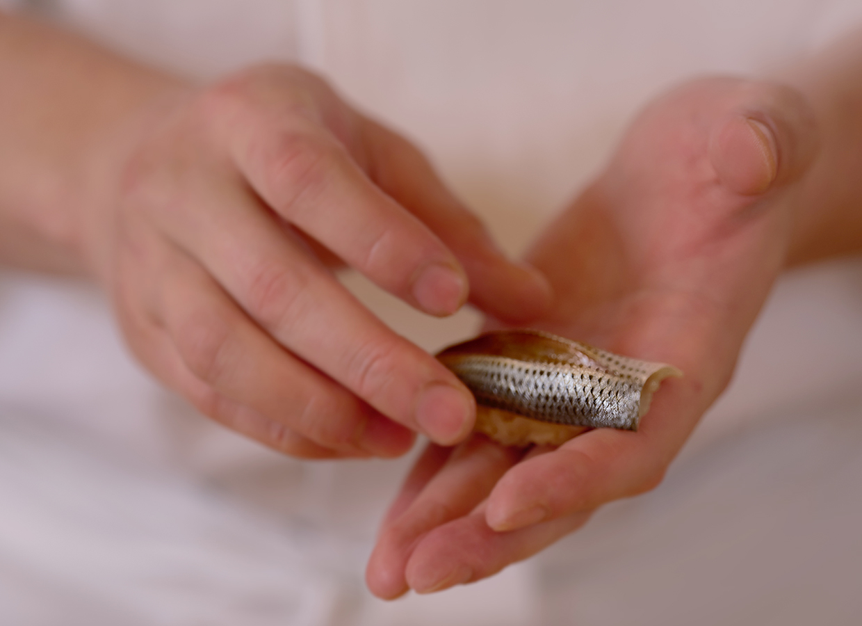Chef at Sushi Ryujiro, photograph 2